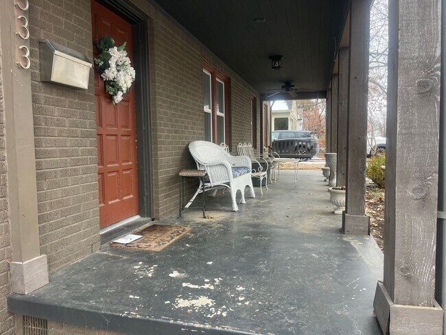 Building Photo - Beautifully renovated Midtown charmer