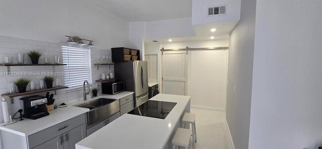 Building Photo - 2601 SW 24th Ave