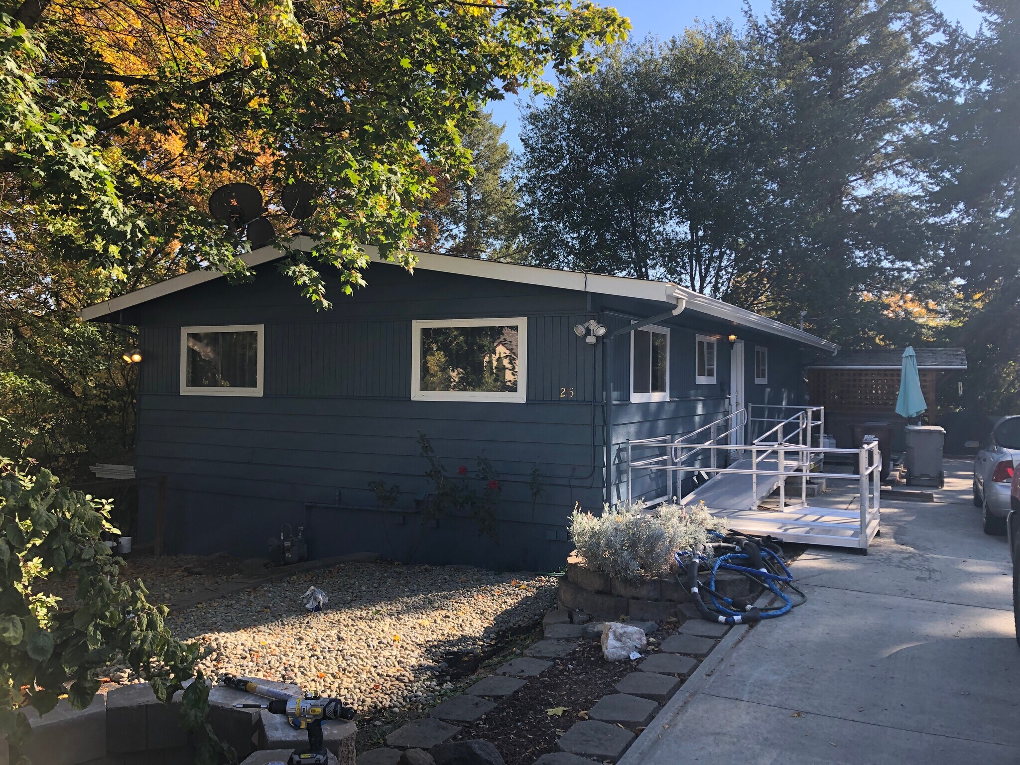 Building Photo - 215 NW Webb St