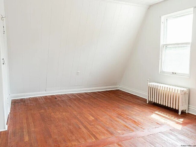 Building Photo - 2 Bedroom Single-Family Home, Newburgh