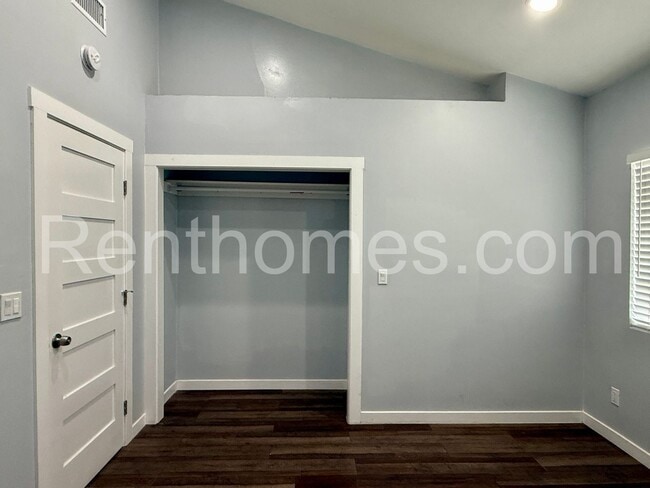 Building Photo - 1410 Shoshone St
