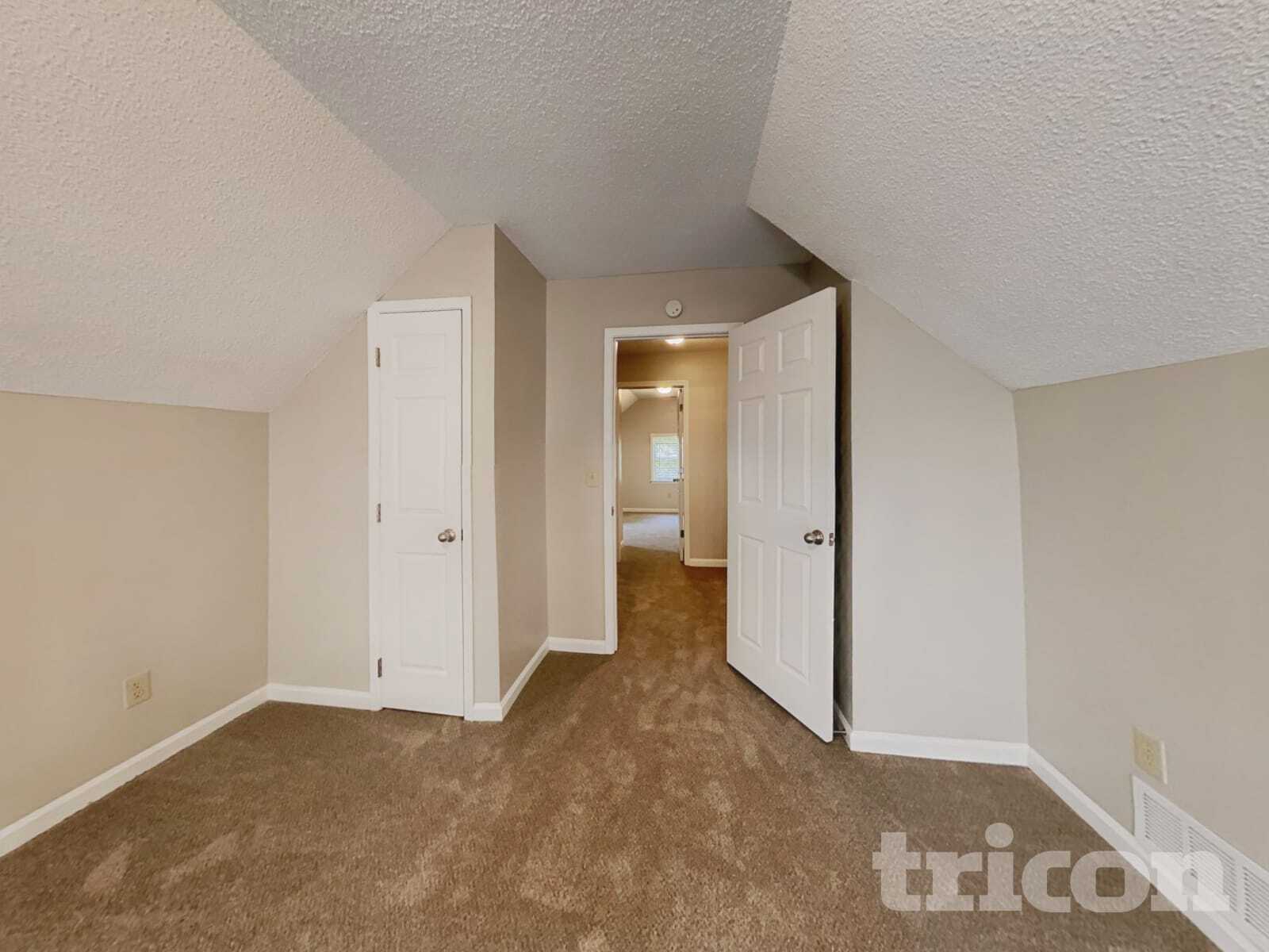 Building Photo - 529 Slew Ave