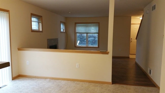 Building Photo - 6735 Raymond Rd