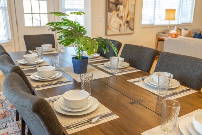 Building Photo - 1157 E Sego Lily Dr