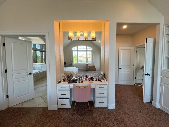 Building Photo - Elegant 4-Bedroom Luxury Home with Panoram...