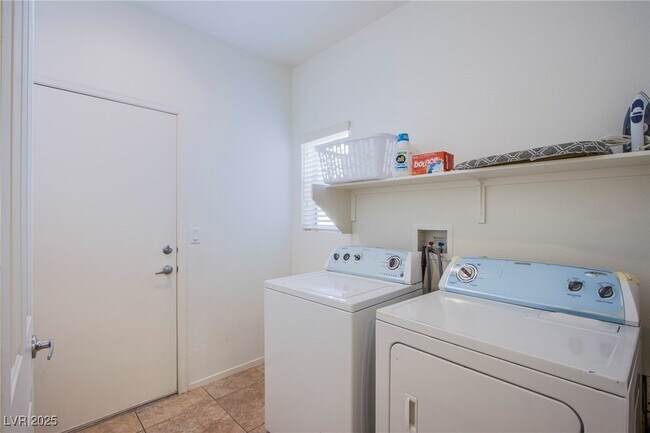 Building Photo - 29 Blue Sunrise Ave