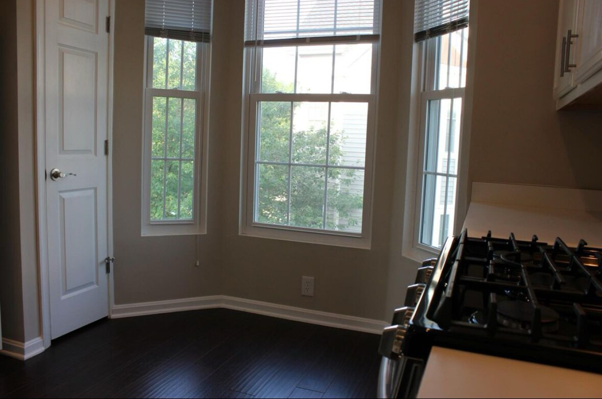 Building Photo - 46620 Drysdale Ter