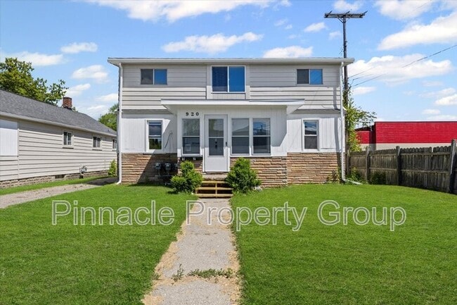 Building Photo - 920 Premont Ave