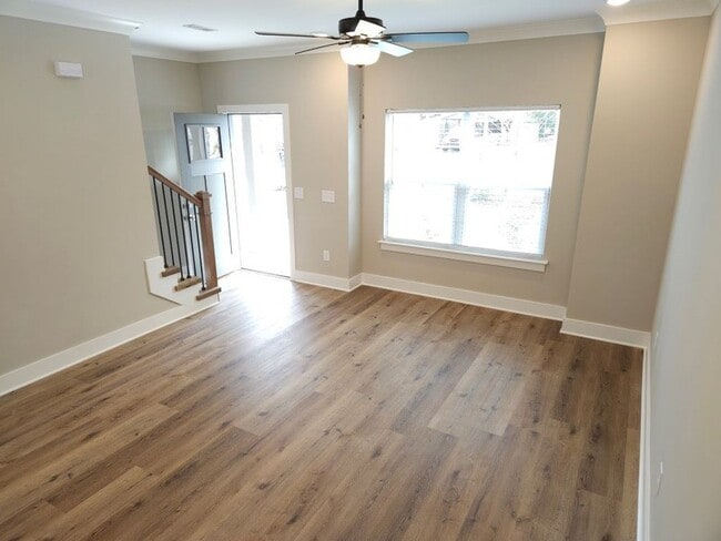 Building Photo - 719 Crestland Ave