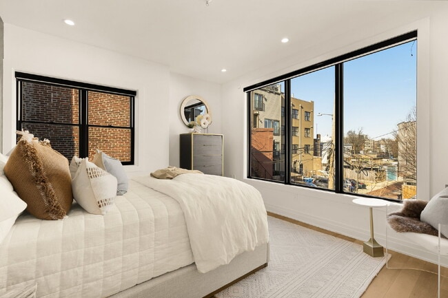 Building Photo - Modern Luxury in the Heart of Logan Circle