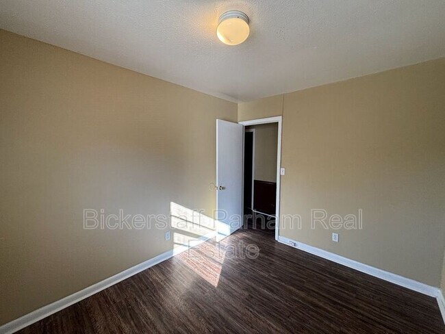 Building Photo - 4817 Josephine St