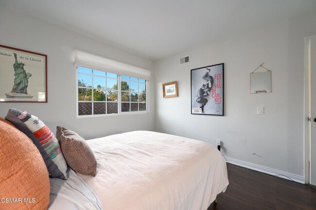 Building Photo - 1988 Olivewood Ct