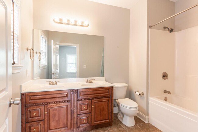 Building Photo - 3 bedroom home in Jefferson Heights