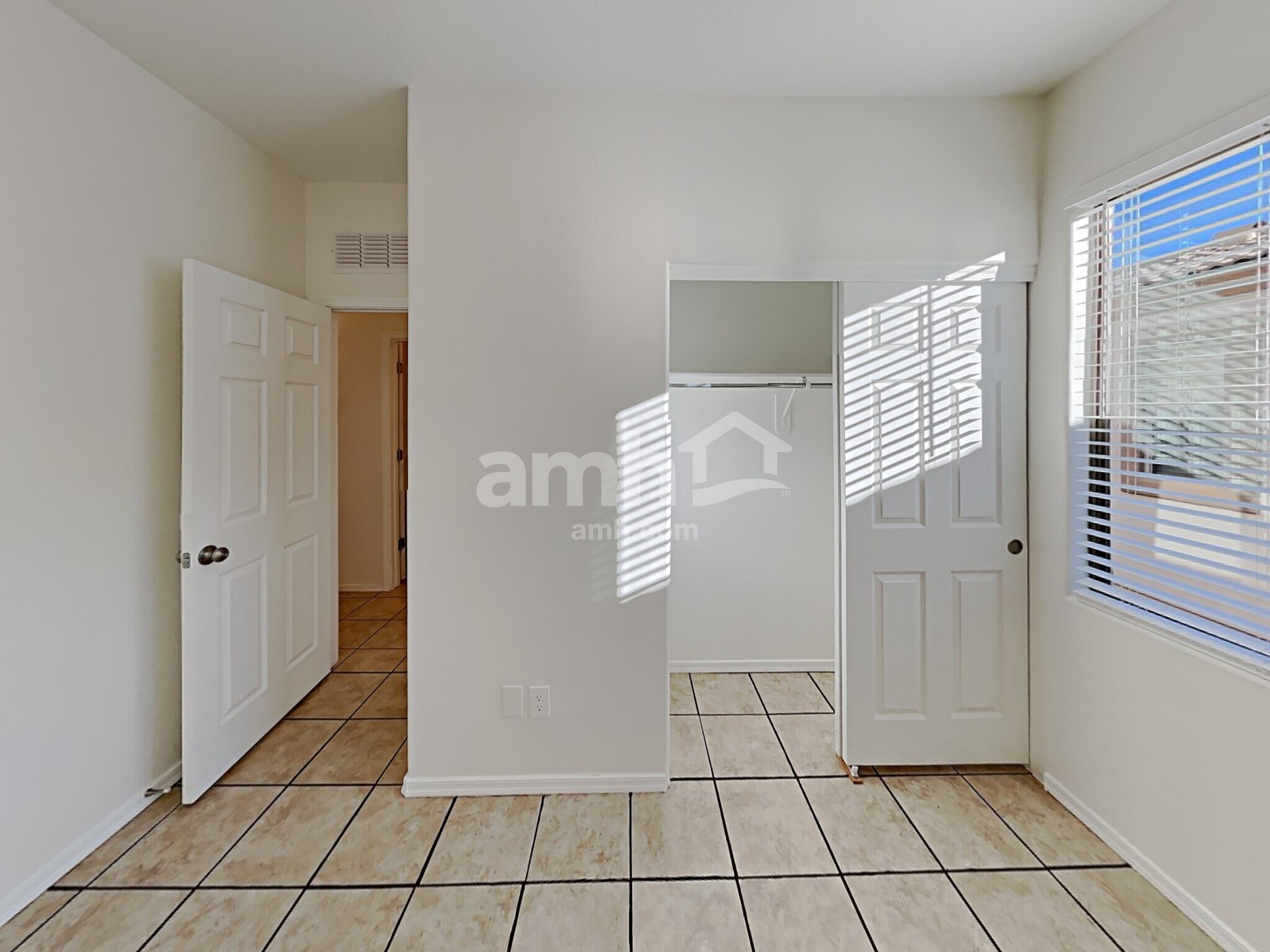 Building Photo - 124 E Calle Puente Azul