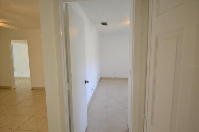 Building Photo - 2357 White Oak Cir