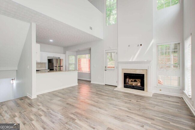 Building Photo - 2470 Stonegate Dr
