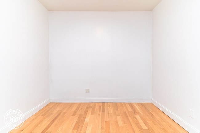 Building Photo - 2171 Clarendon Rd