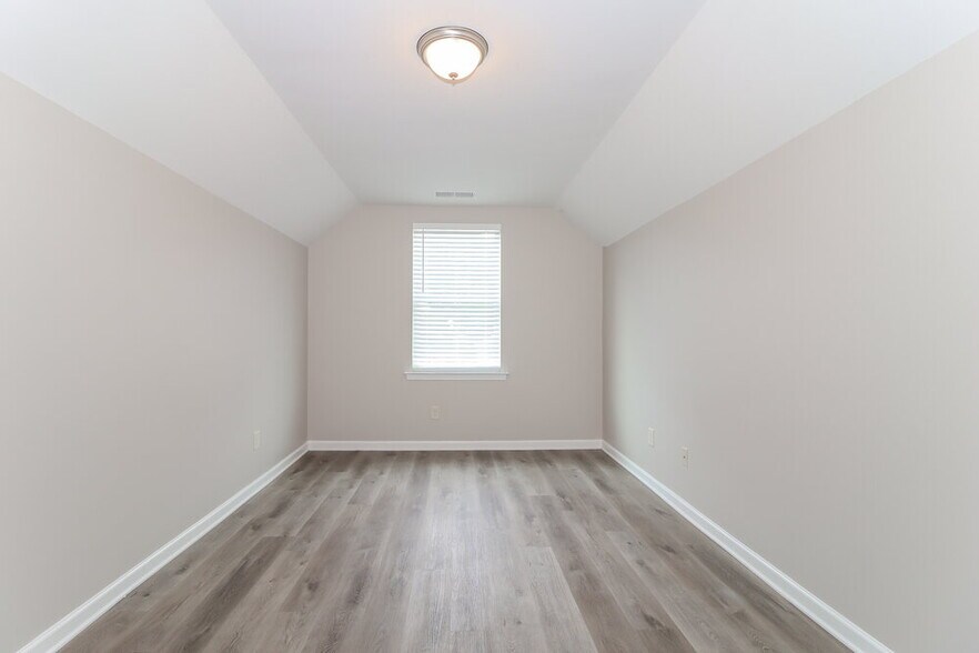 Building Photo - 42 Mercer Ln