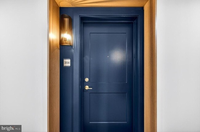 Building Photo - 811 S Columbus St