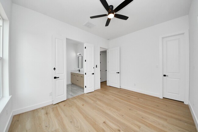 Building Photo - 7117 Eastwood St
