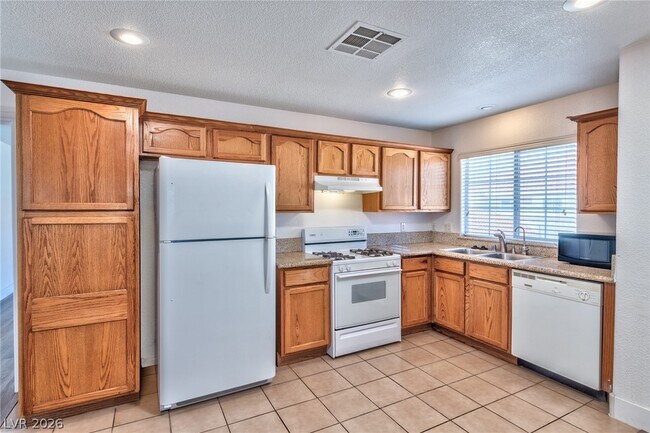 Building Photo - 3327 Erva St