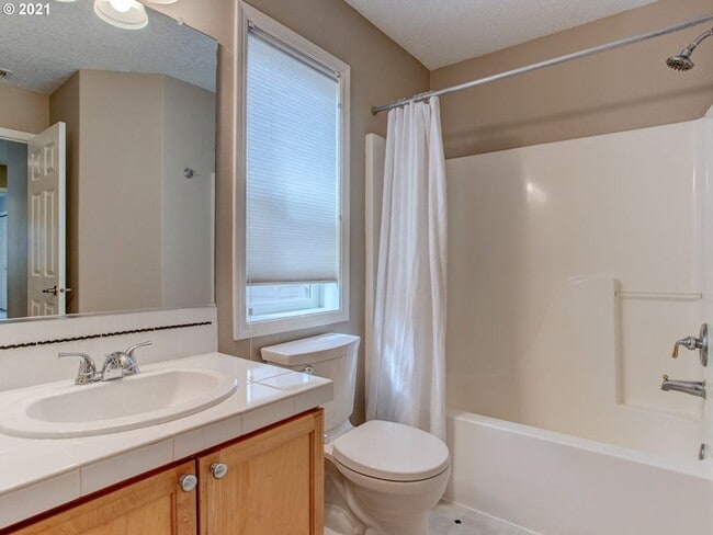 Building Photo - Sought after Remington 4bed 2.5bath with Lots of Yard Space!