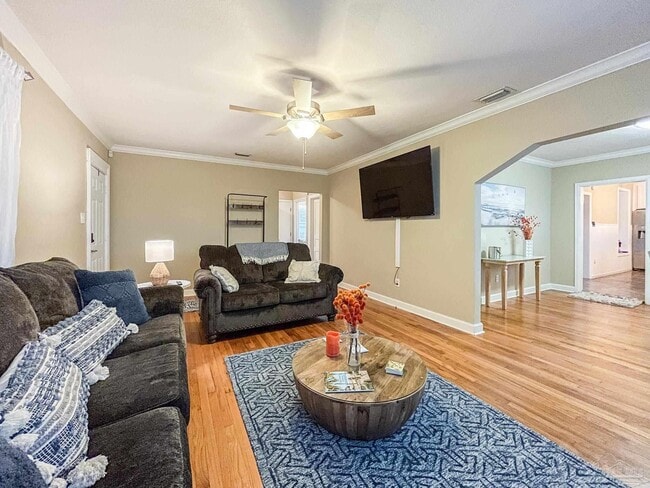 Building Photo - 1618 W Garden St