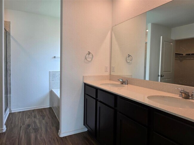 Building Photo - 109 Mountain Maple St