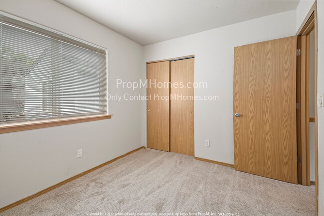 Building Photo - Charming Townhome in South-East Portland: ...