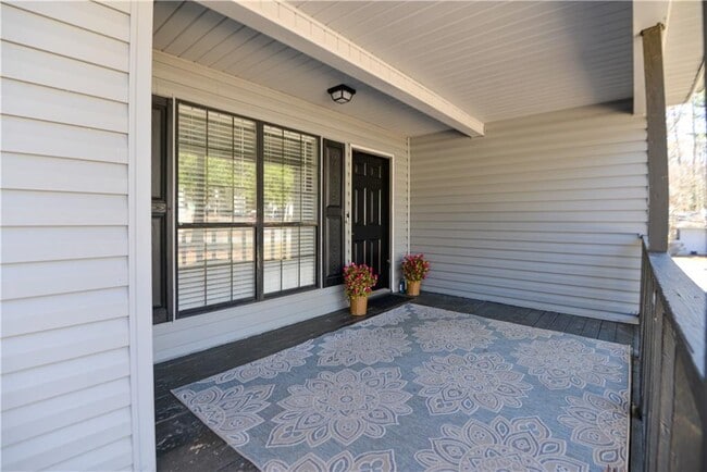 Building Photo - 736 Regina Ct NW