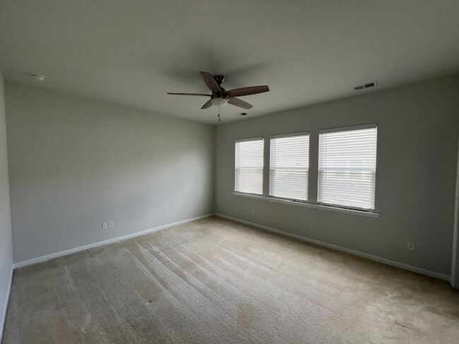 Building Photo - 3 Bedroom 2.5 Bath Townhouse In Marsh View...