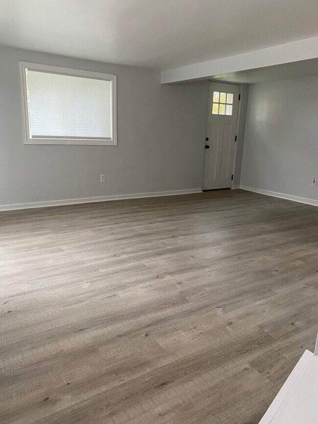 Building Photo - 1584 North Rd SE