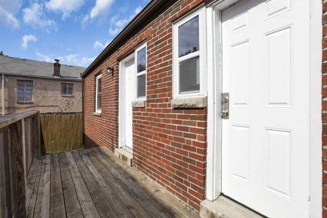 Building Photo - Charming 1BD/1BA Near Downtown Columbus — Minutes to German Village