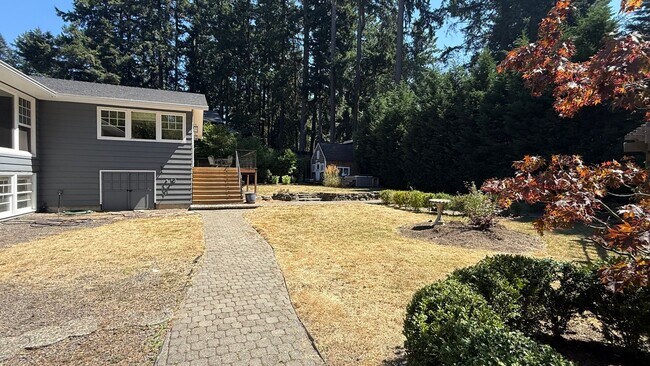 Building Photo - 3010 SW Underwood Dr