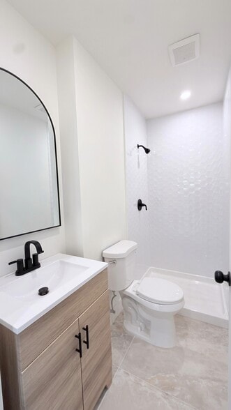 Building Photo - 1731 Magazine St