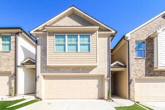 Building Photo - Stylish 3-Bedroom Townhome