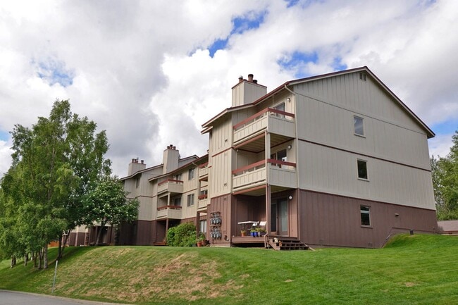 Building Photo - Convenient East Side Condo