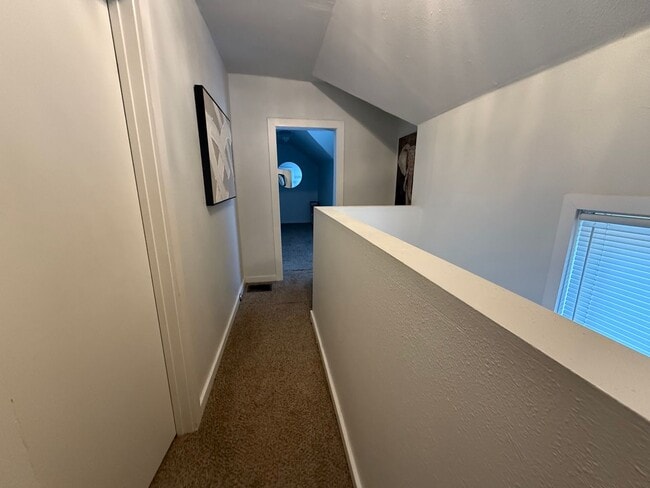 Building Photo - Stunning 3 Bedroom 1 Bathroom Single Family Home in St. Paul! Apply TODAY!