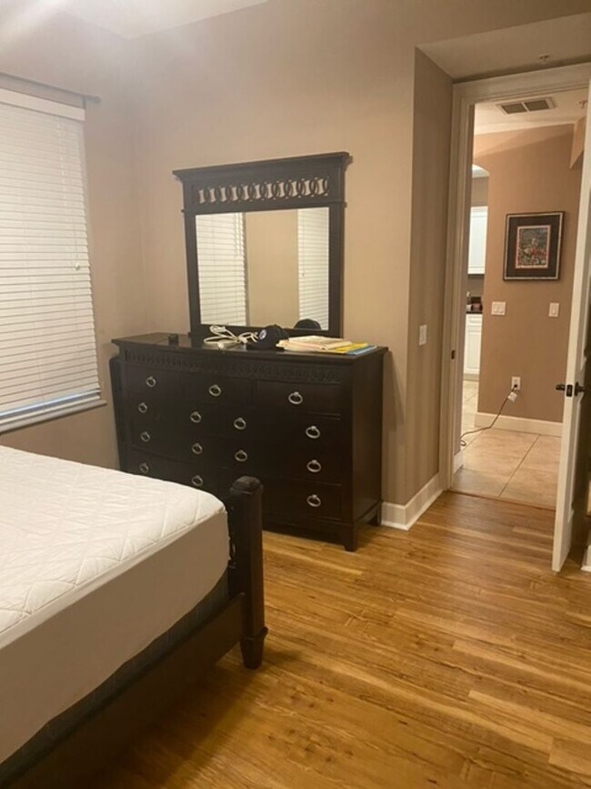 Building Photo - Jackson Square - 2 Bedroom, 2 Bathroom Condo **$400 Leasing Bonus**