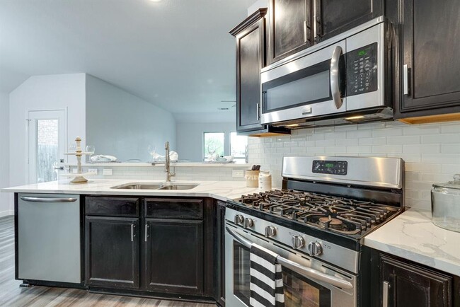 Building Photo - 1705 Lake Pine Dr
