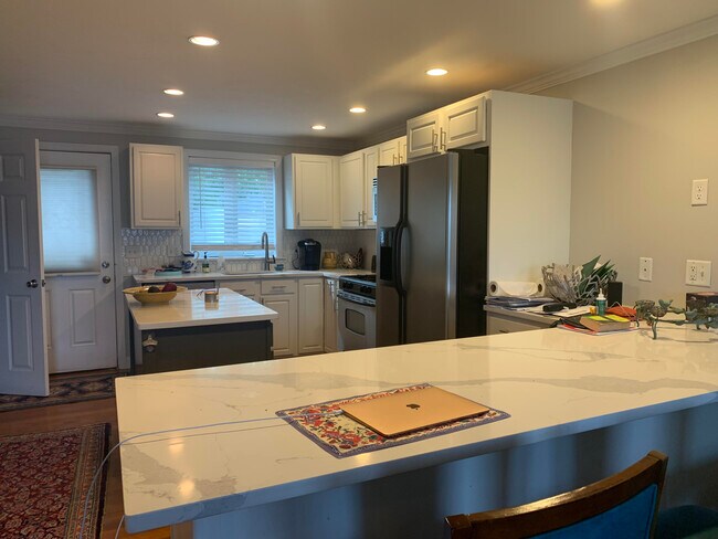 Building Photo - 37 Parker St