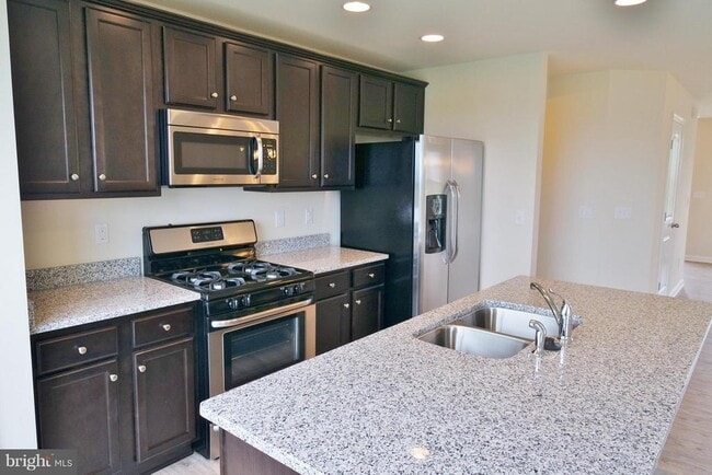 Building Photo - 48 Niblick Square