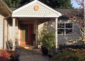 Building Photo - 445 S 4th St