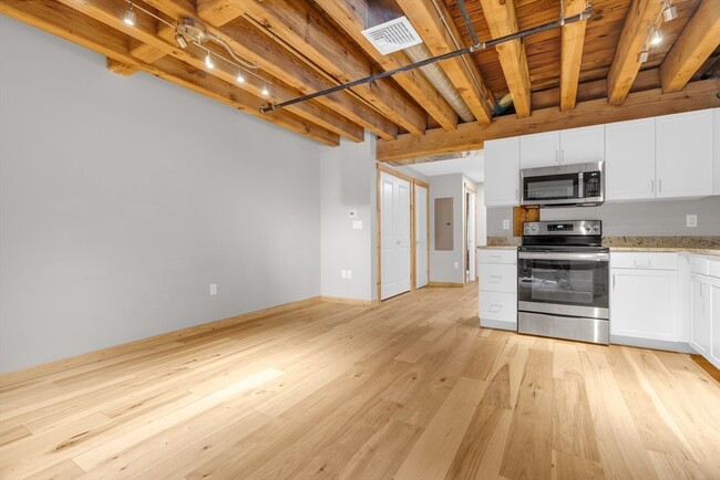 Building Photo - 58 13th St