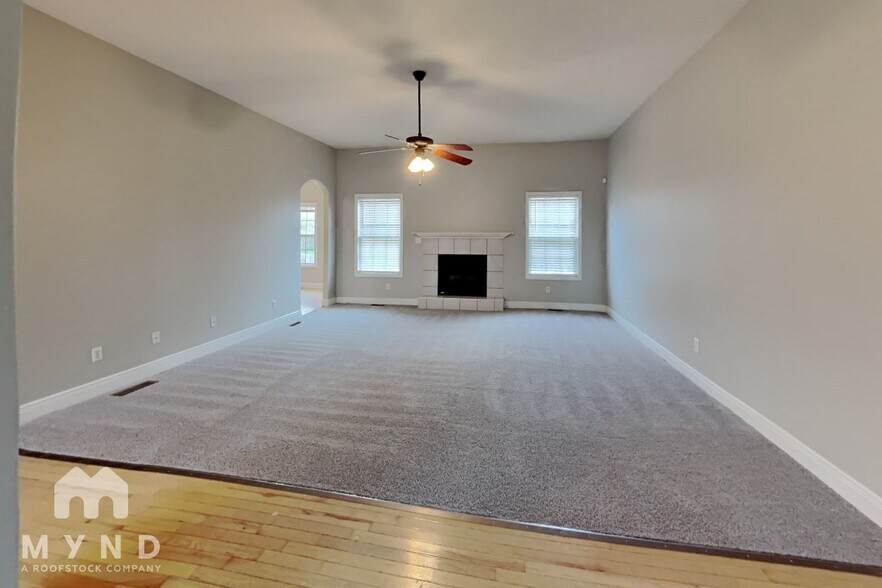 Building Photo - 5651 N 13th Ave