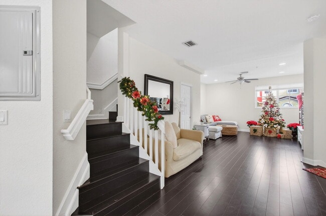 Building Photo - 321 Bayfront Dr