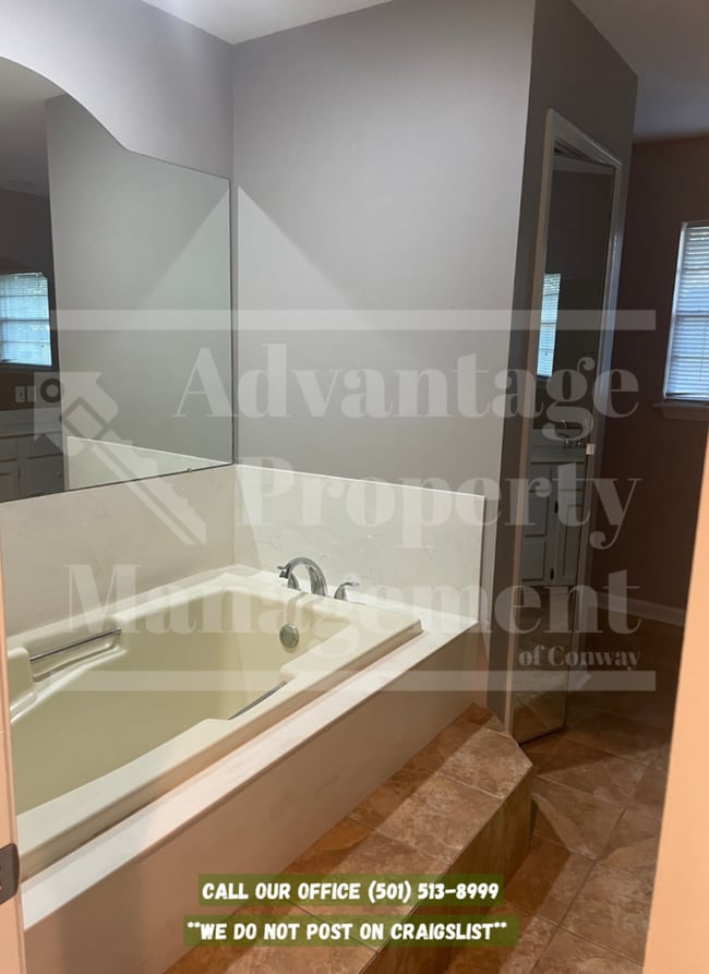 Building Photo - 11 Pamela Ln