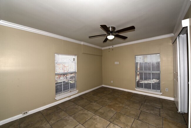 Building Photo - Stylish and Spacious 4-Bedroom Home PLUS C...