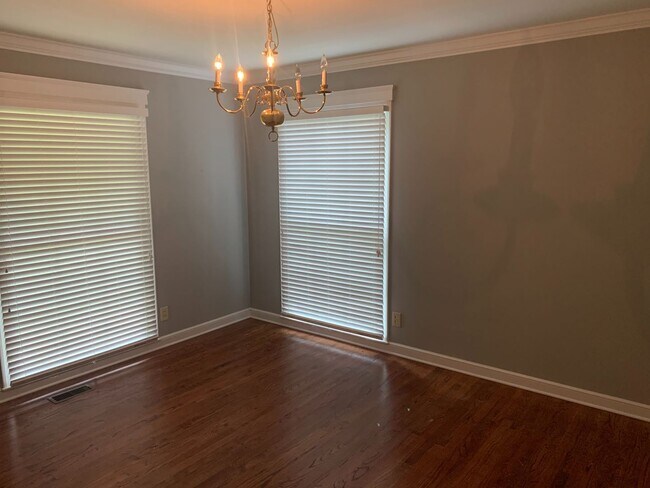 Building Photo - Charming 4B/3.5B Home!