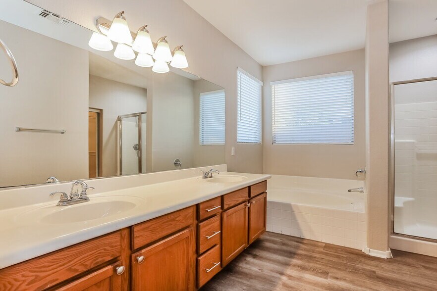 Building Photo - 6603 S 17th Ave